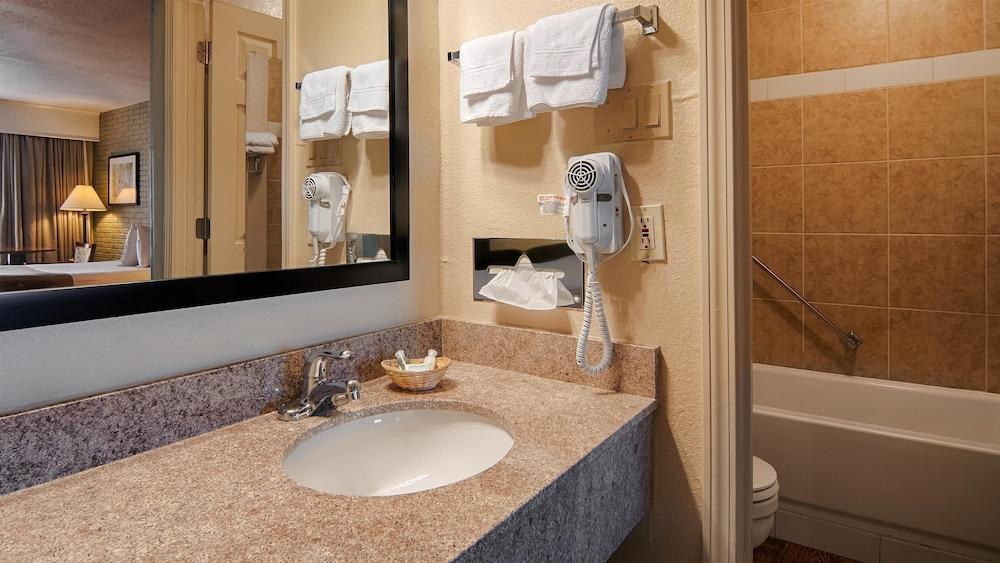 Best Western Hendersonville Inn photo 2