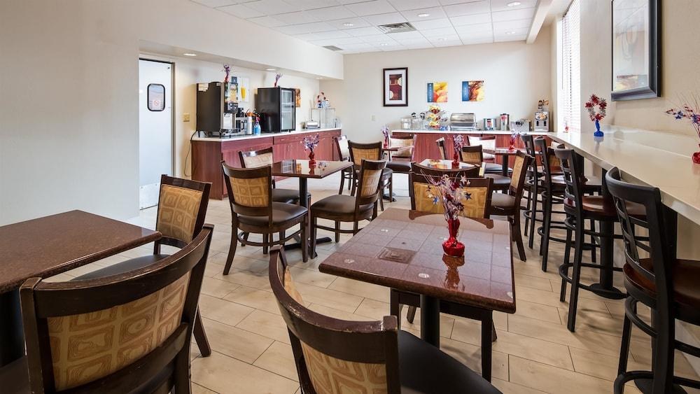Best Western Airport Inn & Suites Cleveland photo 2