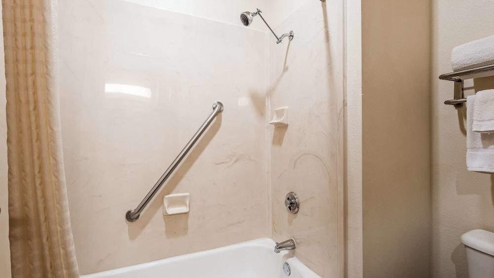 Best Western Fort Worth Inn & Suites photo 4
