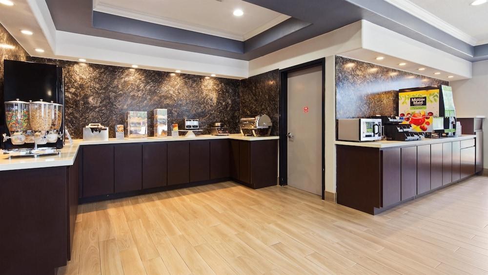 Best Western Plus North Houston Inn & Suites photo 2