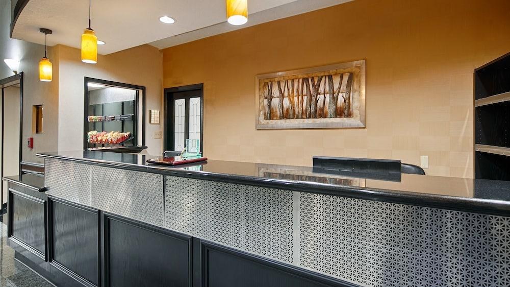 Best Western Plus Northwest Inn & Suites photo 2