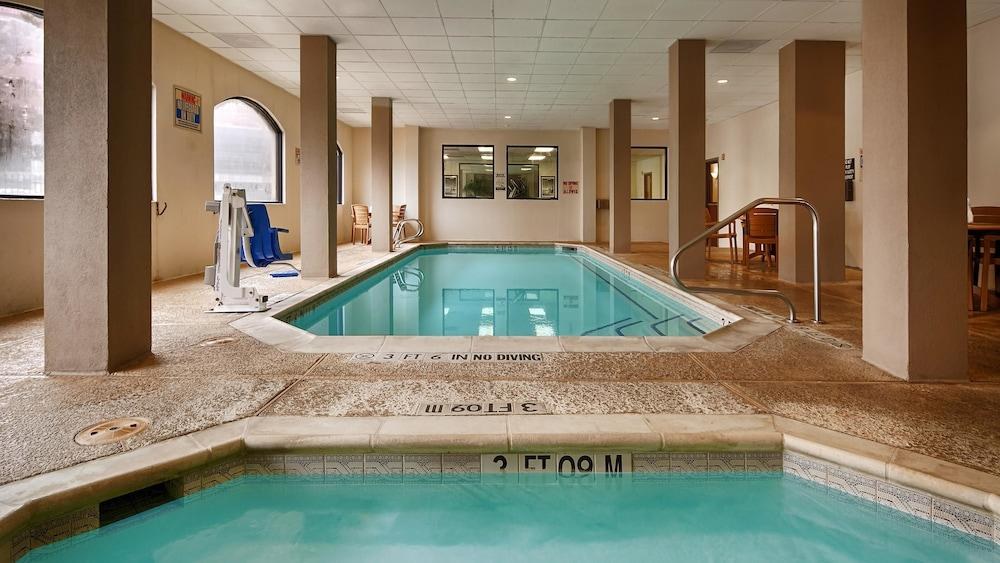 PLAZA HOTEL & SUITES AT MEDICAL CENTER photo 2