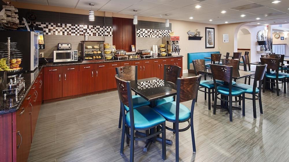 Days Inn & Suites by Wyndham Sam Houston Tollway photo 2
