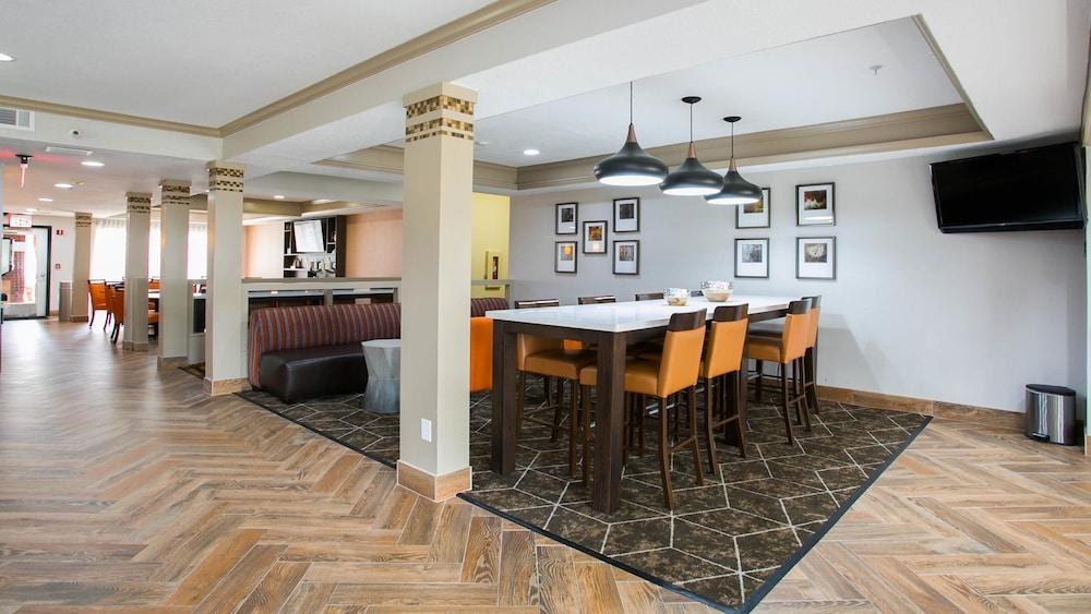Best Western Plus Addison/Dallas Hotel photo 3