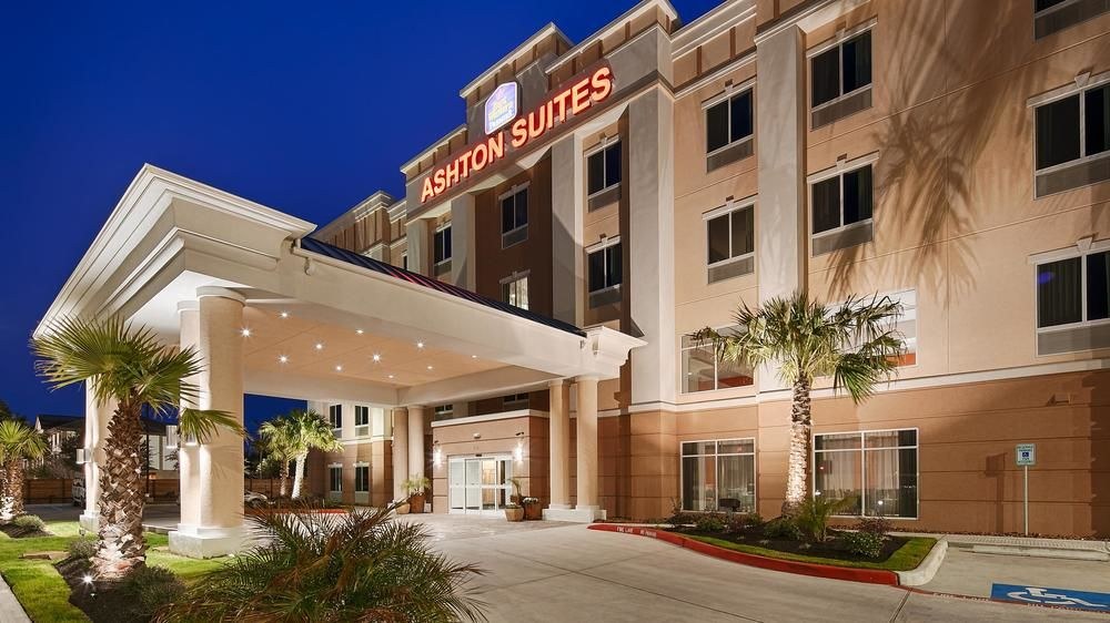 Best Western Premier Ashton Suites-Willowbrook photo 1