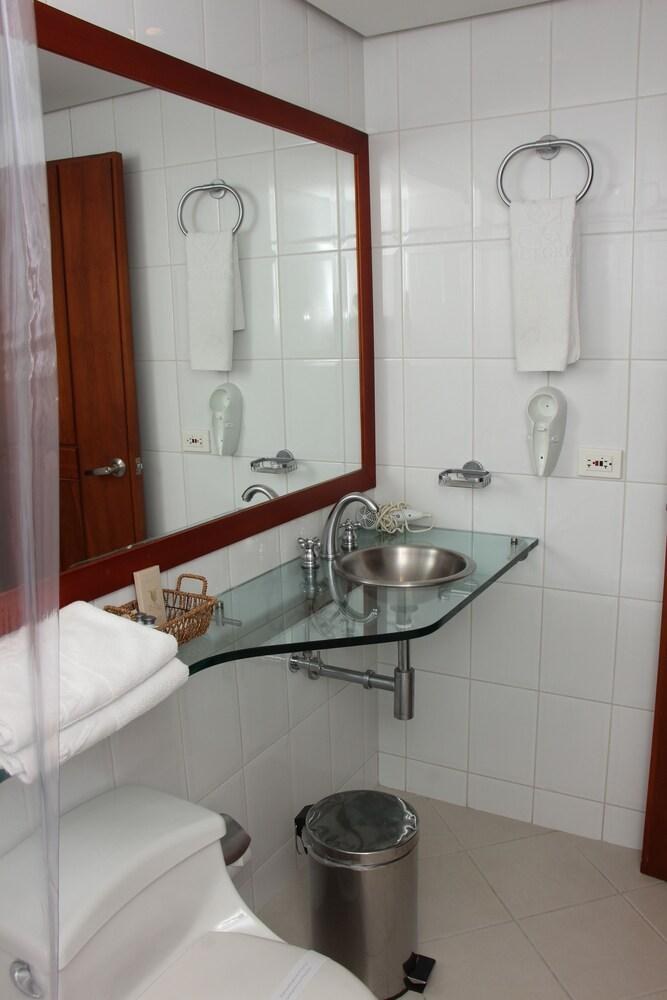 Hotel Casa Victoria MedellÚ photo 3