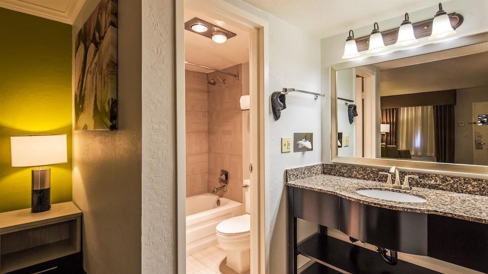 SureStay InnSuites Phoenix Hotel & Suites by Best Western photo 2