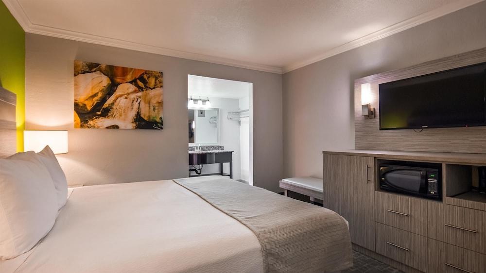 SureStay InnSuites Phoenix Hotel & Suites by Best Western photo 4