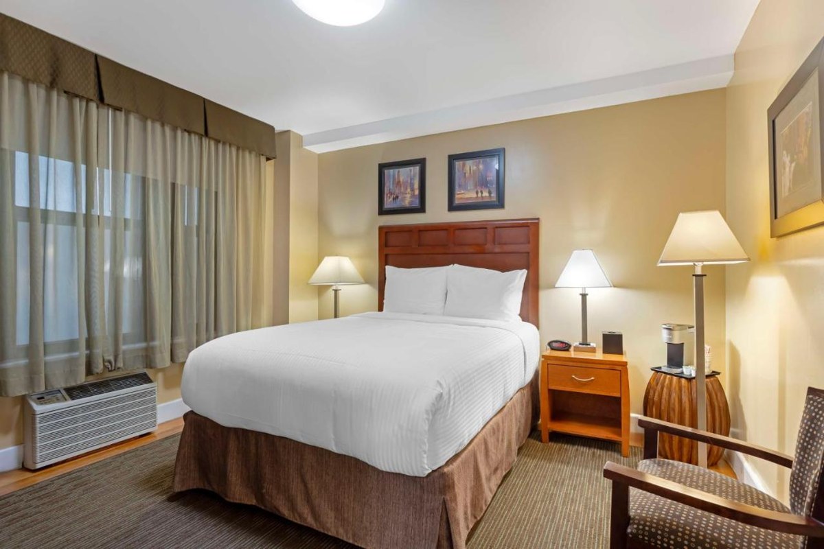 Best Western Plus Hospitality House photo 2