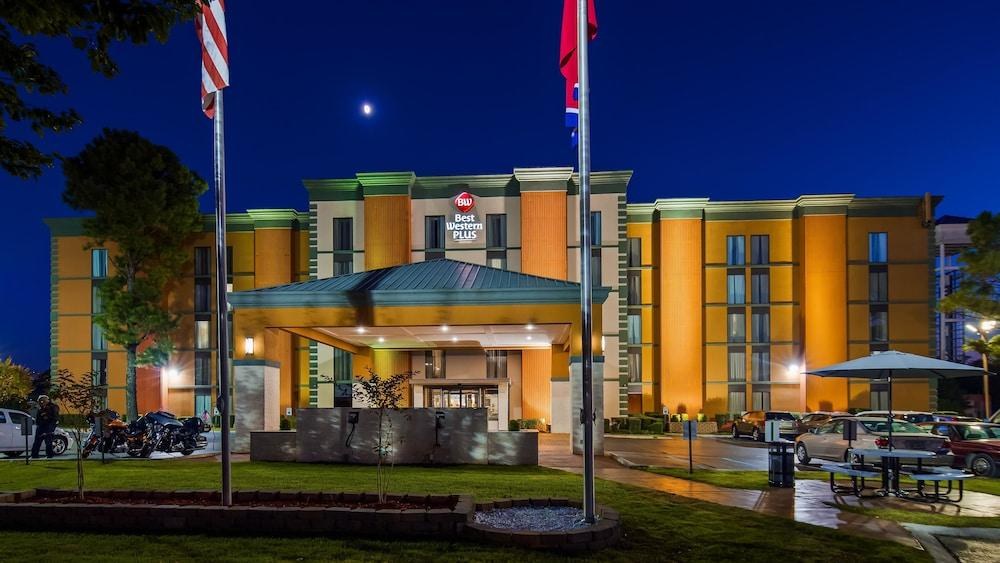 Best Western Plus Galleria Inn & Suites photo 2