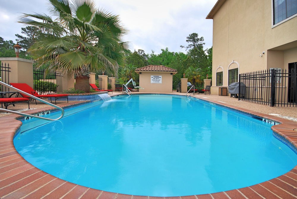 Best Western Plus Crown Colony Inn & Suites photo 1
