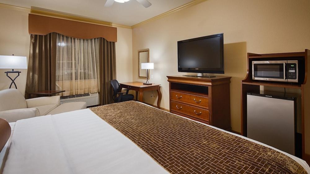 Best Western Plus Crown Colony Inn & Suites photo 4