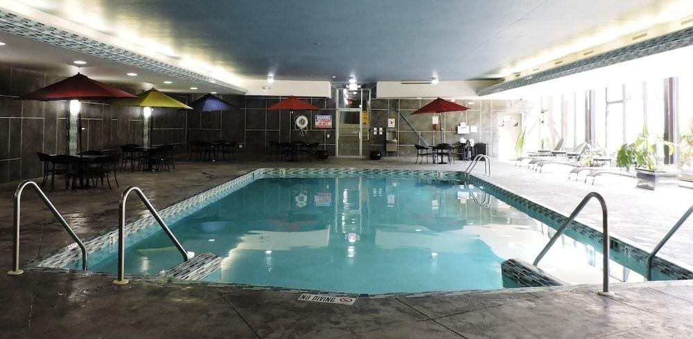 Best Western Plus Milwaukee West photo 3