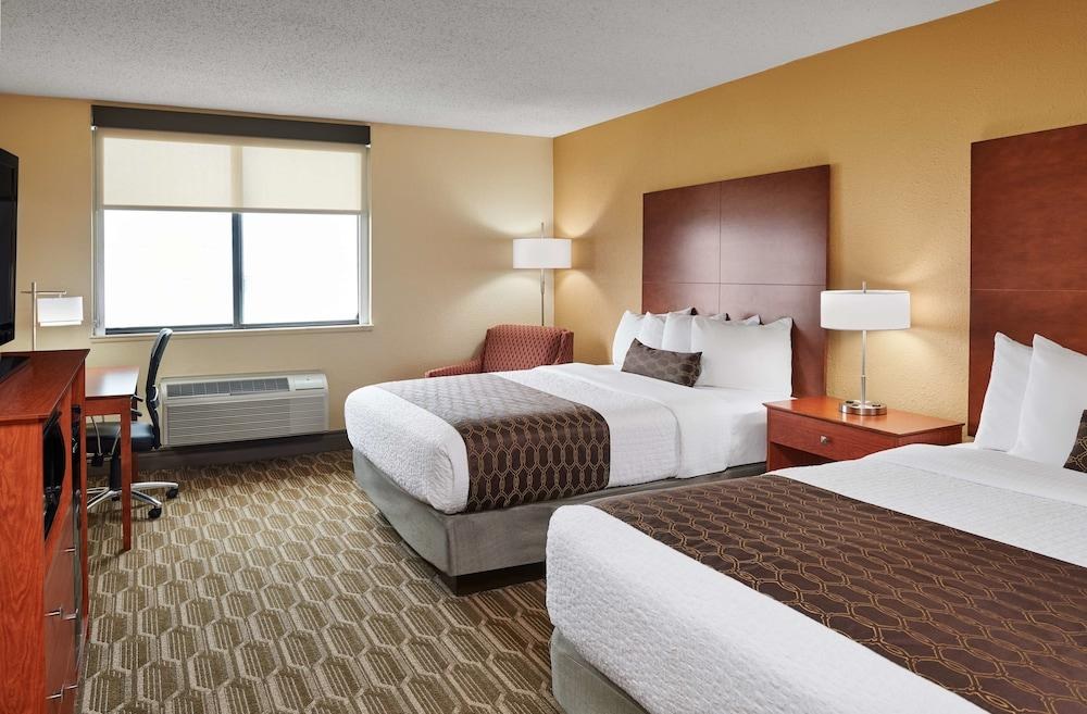 Best Western Plus Milwaukee Airport Hotel & Conference Center photo 2
