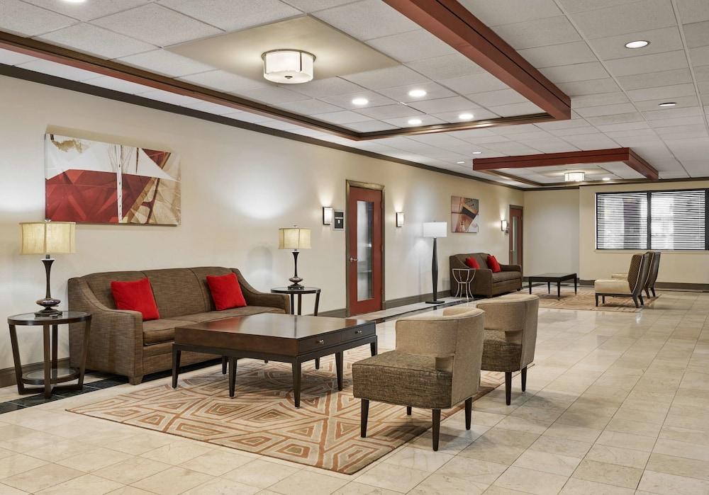 Best Western Plus Milwaukee Airport Hotel & Conference Center photo 4