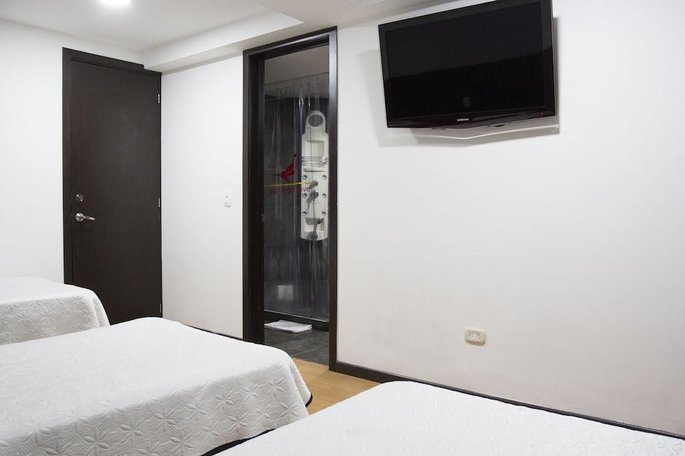 Hotel Airport Travel photo 3