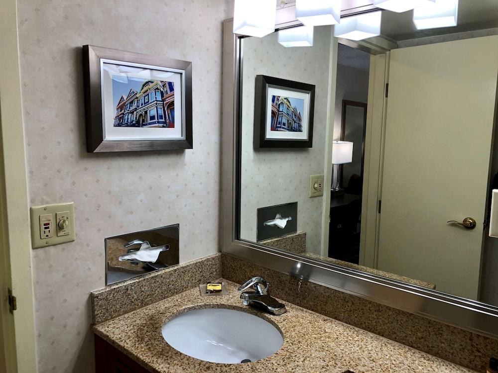 Best Western Plus Grosvenor Airport Hotel photo 3