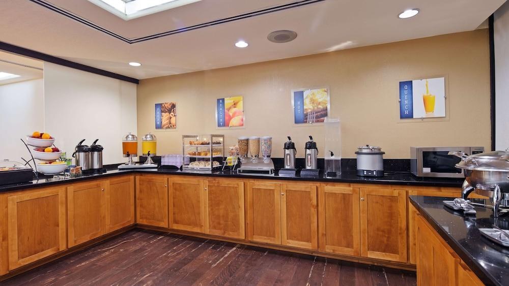Best Western Plus Bayside Inn photo 3