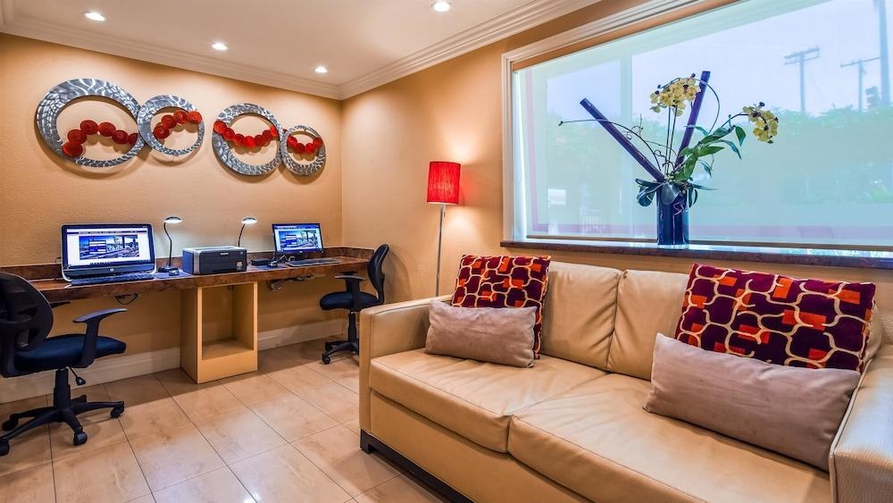 Best Western Plus Airport Plaza photo 3