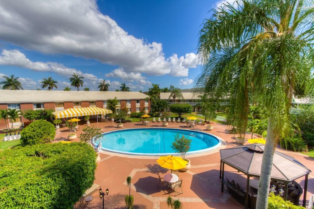 Best Western Palm Beach Lakes photo 2