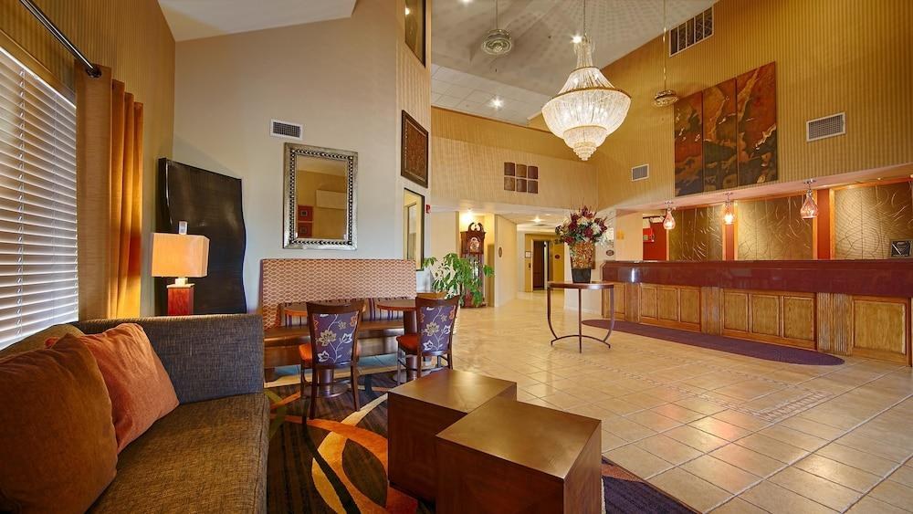 Best Western Plus Woodland Hills Hotel & Suites photo 2