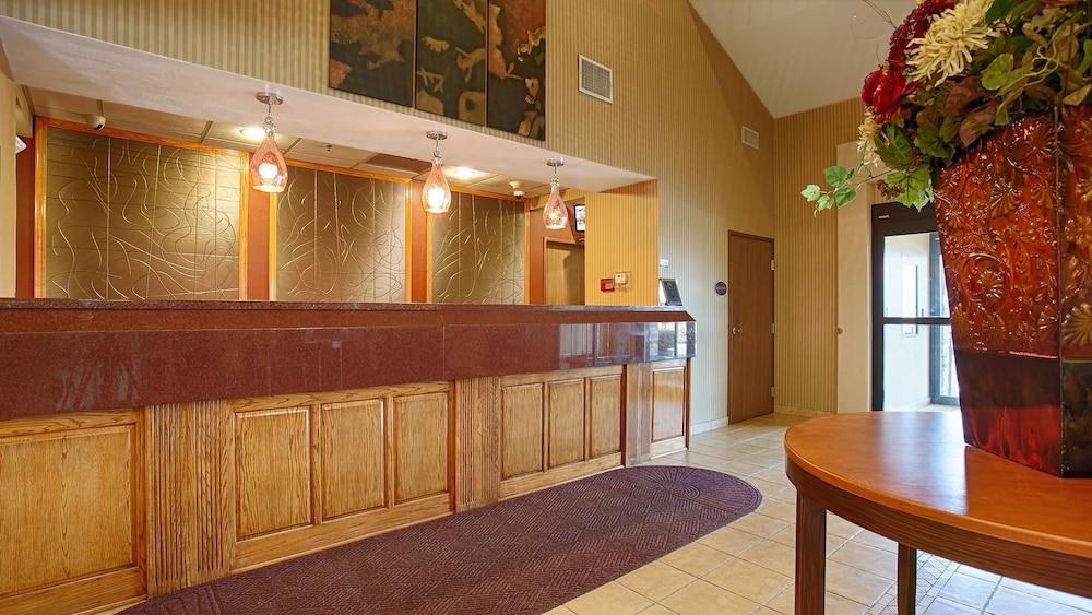Best Western Plus Woodland Hills Hotel & Suites photo 3