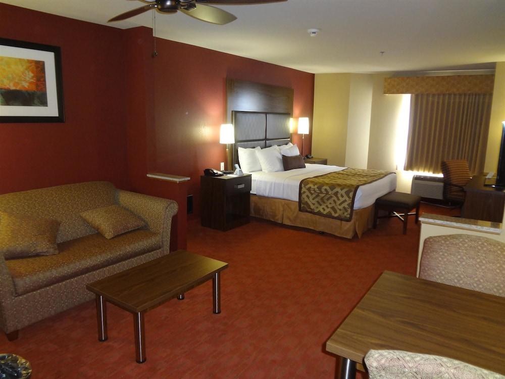 Best Western Plus Woodland Hills Hotel & Suites photo 4