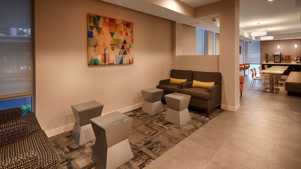 La Quinta Inn & Suites by Wyndham Tulsa Downtown/Route 66 photo 1