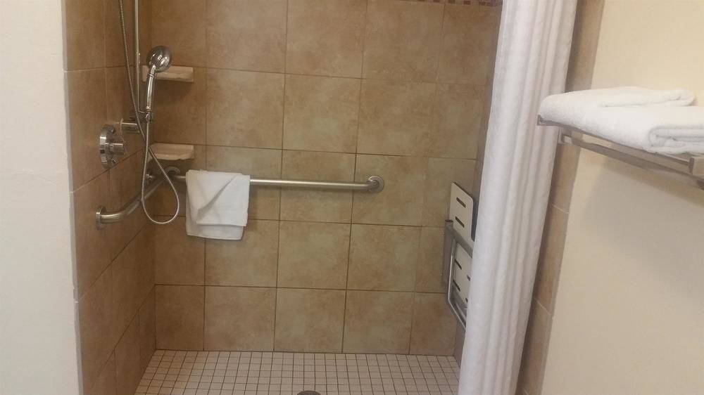 Best Western Plus Airport Inn & Suites photo 1