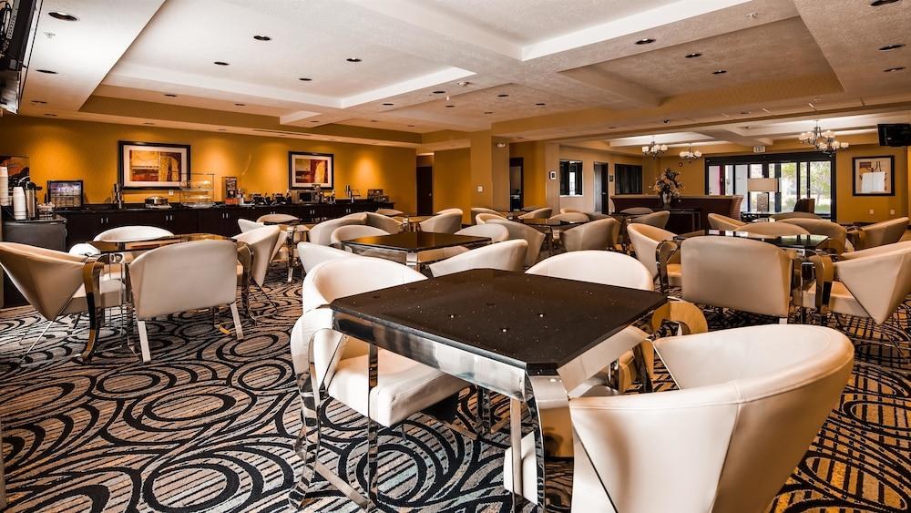 Best Western Plus Airport Inn & Suites photo 3