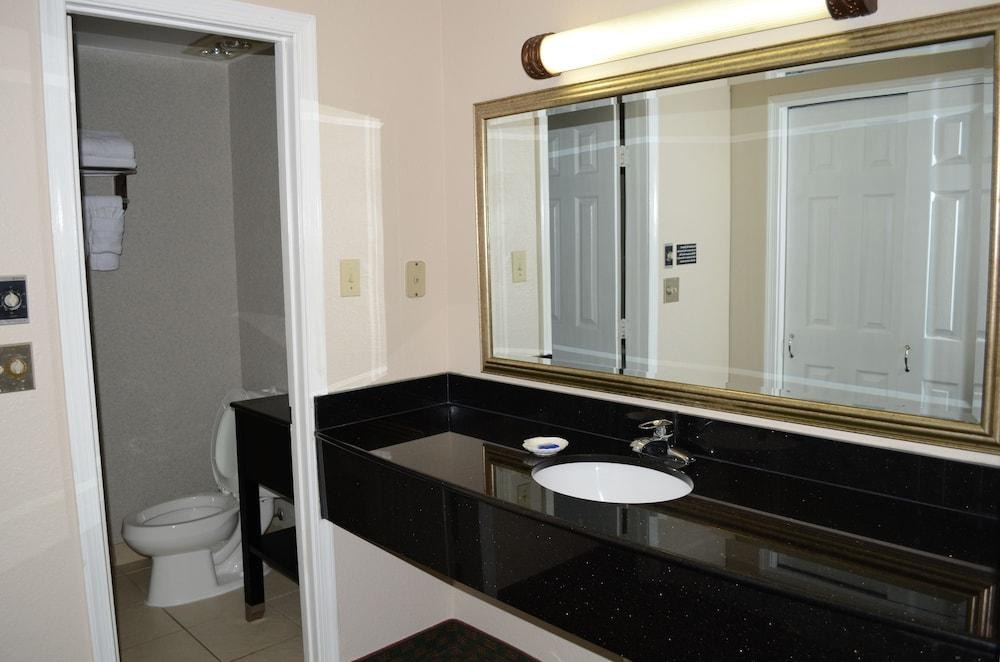Best Western Plus Governor's Inn
