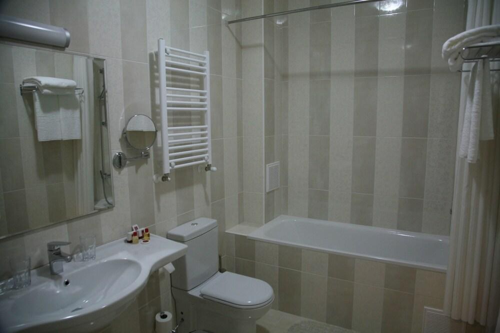 BEST WESTERN PLUS FLOWERS HOTEL photo 2