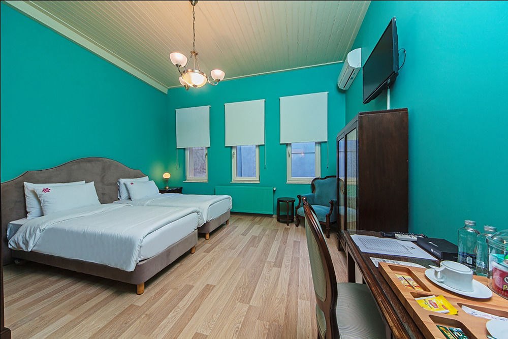 MERODDI PERA HOTEL