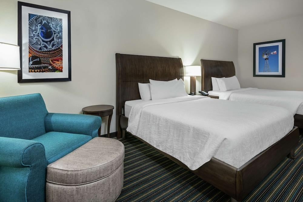 Hilton Garden Inn San Antonio At The Rim photo 2