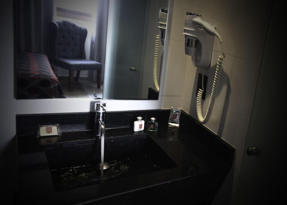 SIX HOTEL photo 3