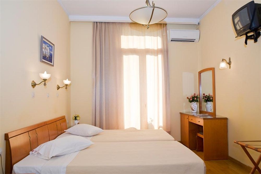 CECIL HOTEL photo 1