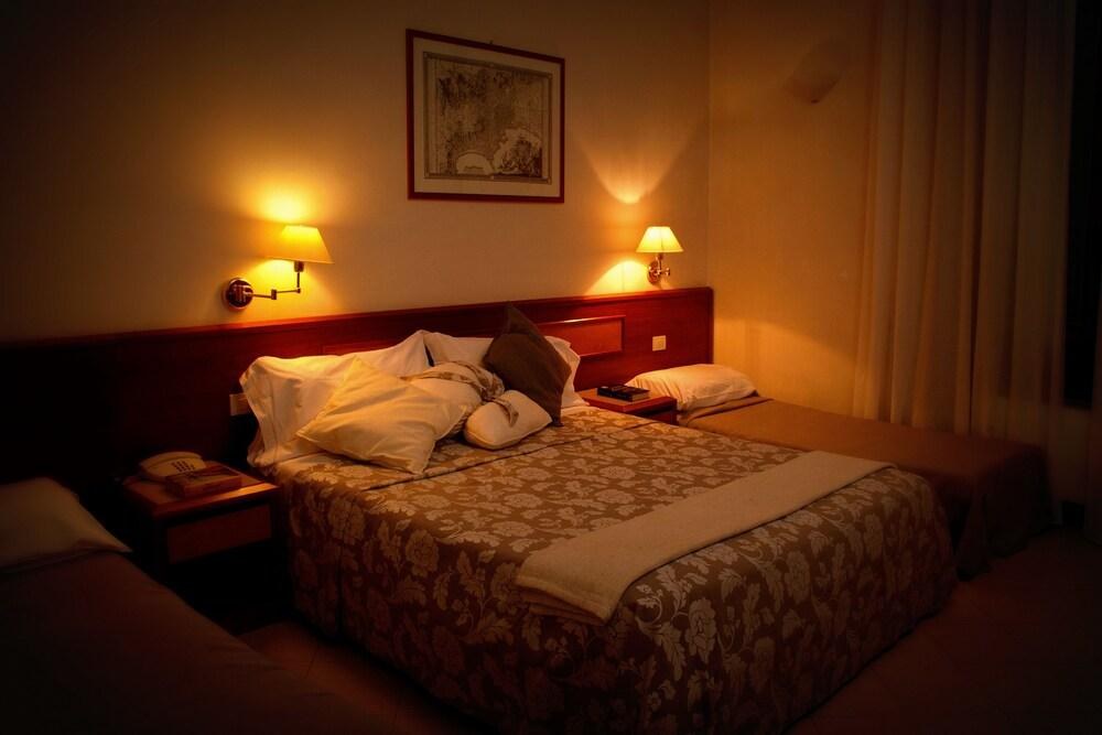 BONIFACIO photo 4