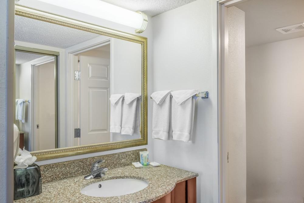 STAYBRIDGE SUITES MEMPHIS-POPLAR AVE EAST photo 2