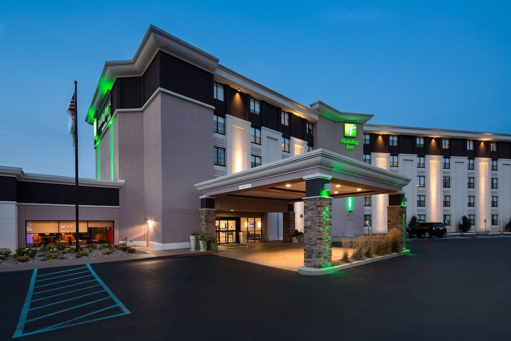 Holiday Inn Milwaukee Riverfront by IHG photo 2