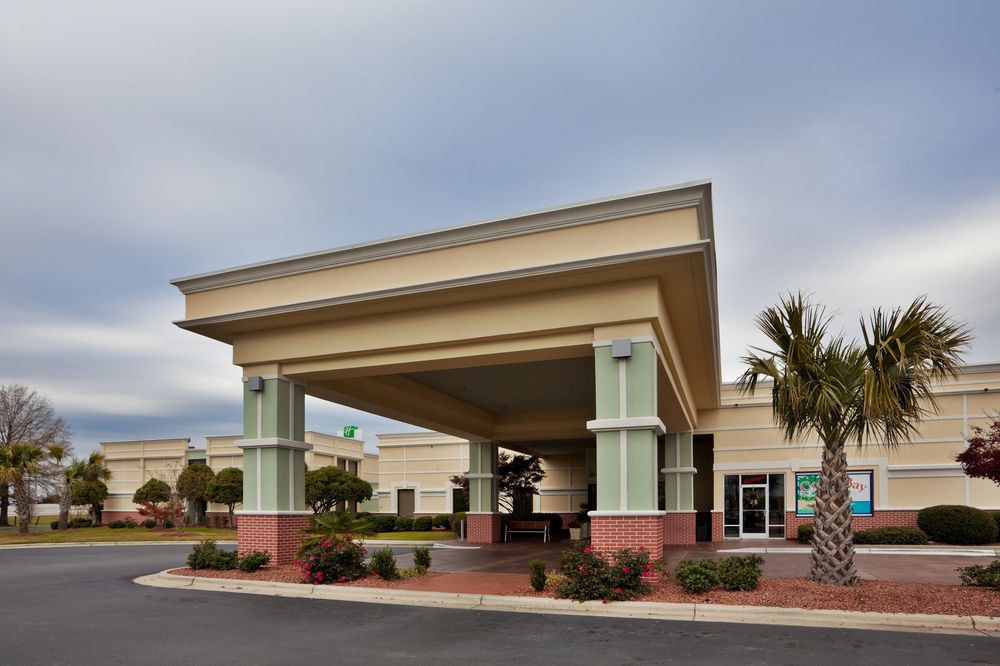 HOLIDAY INN LUMBERTON NORTH - I-95 photo 1