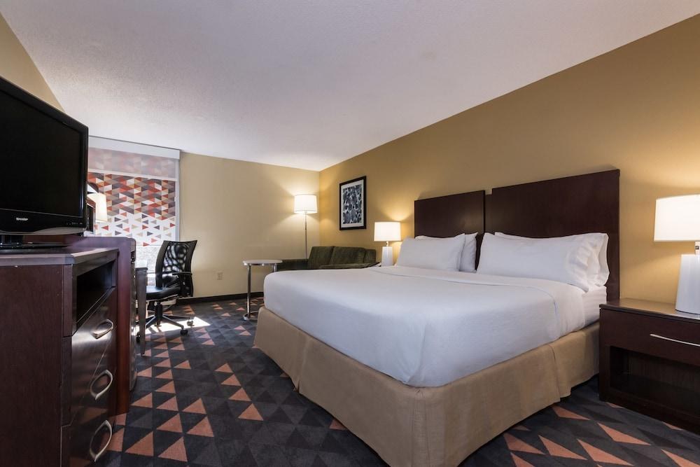 HOLIDAY INN LUMBERTON NORTH - I-95 photo 4