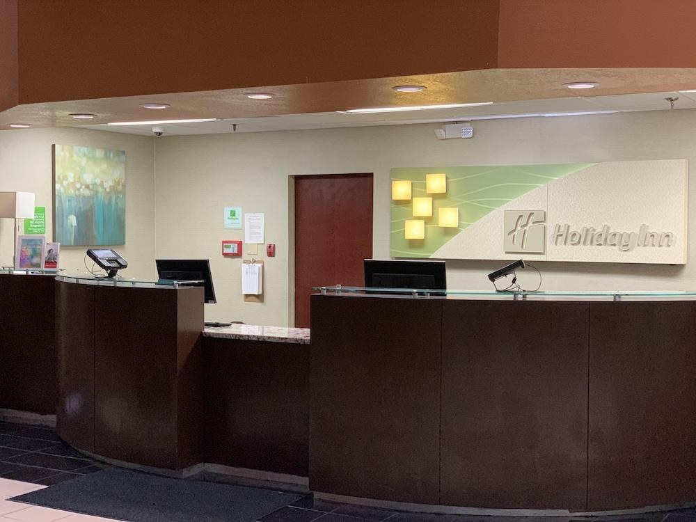 HOLIDAY INN AIRPORT HTL & CONFERENCE CENTER photo 4