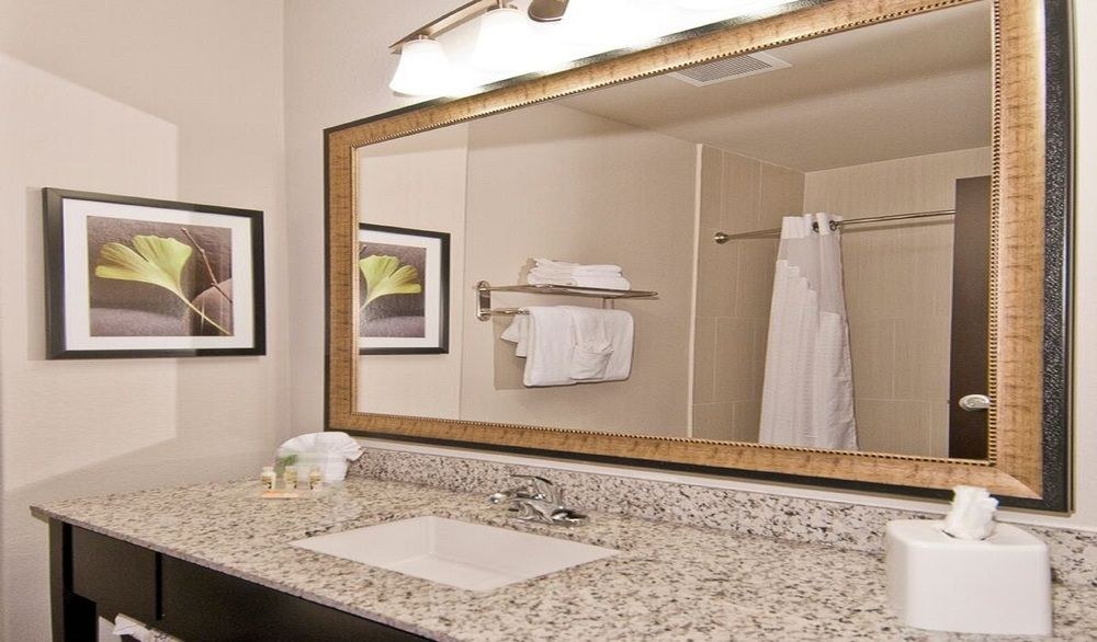 HOLIDAY INN AUSTIN AIRPORT