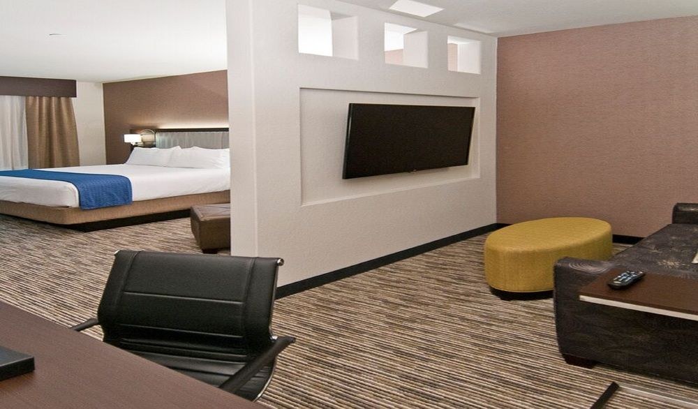 HOLIDAY INN AUSTIN AIRPORT photo 1