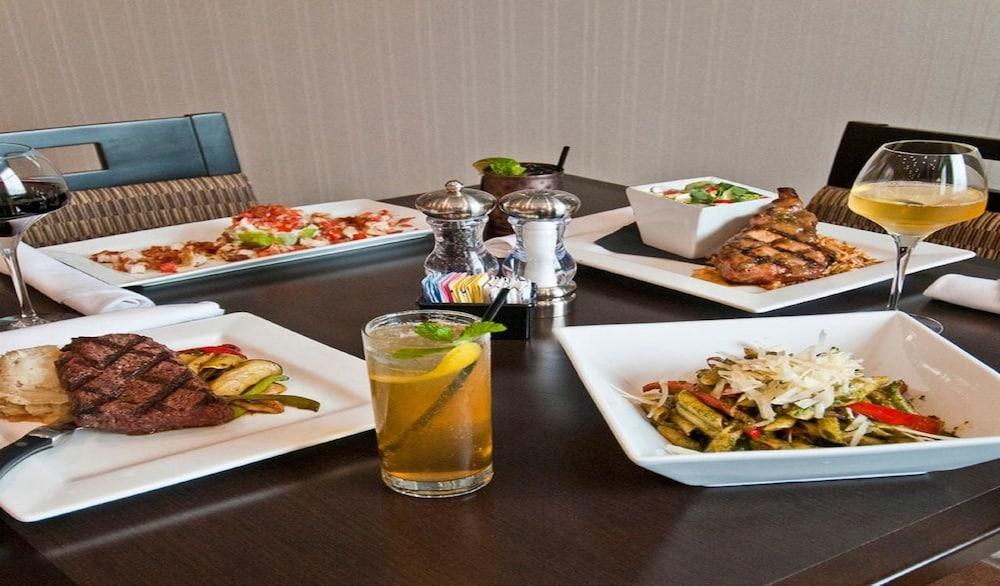 HOLIDAY INN AUSTIN AIRPORT photo 3
