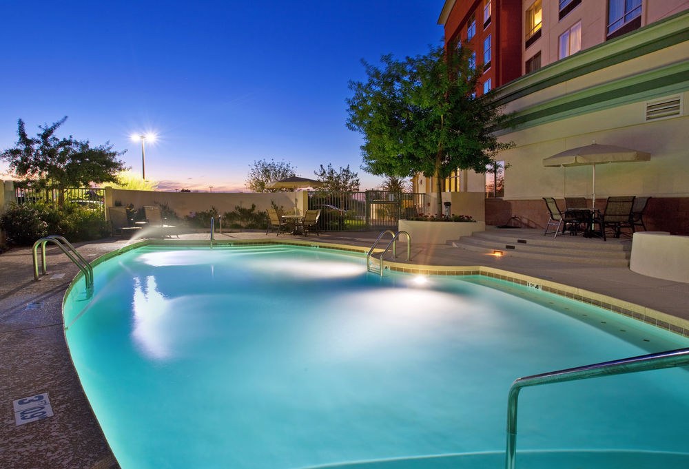 HOLIDAY INN HOTEL & SUITES PHOENIX AIRPORT photo 1