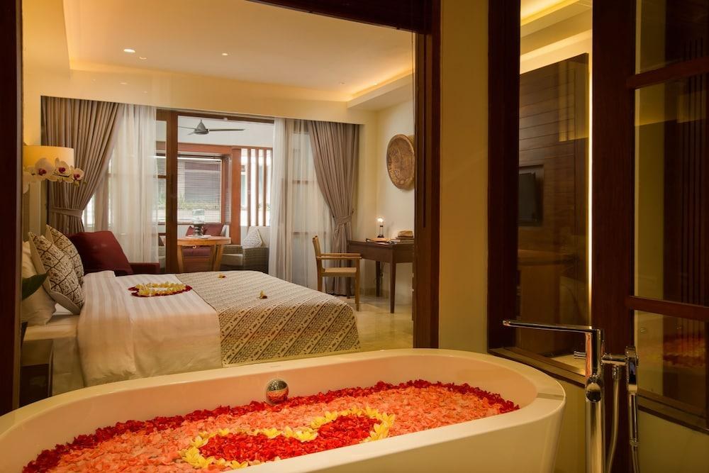 Ubud Village Hotel photo 2