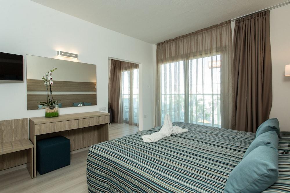 KAPETANIOS BAY HOTEL photo 4
