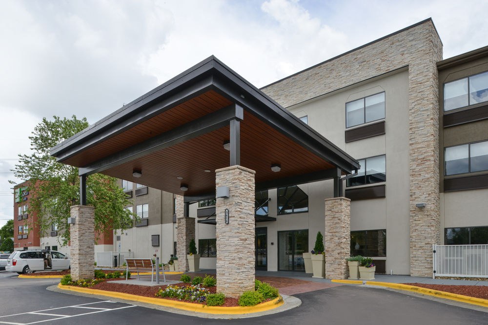HOLIDAY INN EXPRESS & SUITES RALEIGH NE - MEDICAL CTR AREA