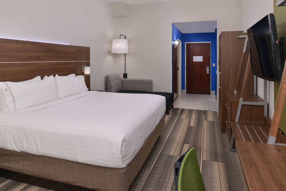HOLIDAY INN EXPRESS & SUITES RALEIGH NE - MEDICAL CTR AREA photo 1
